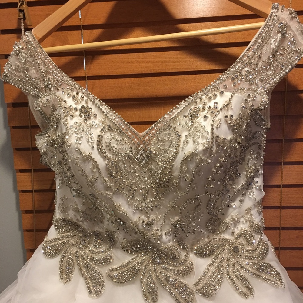 Gorgeous rhinestone beaded tulle wedding dress - Picture 3 of 8